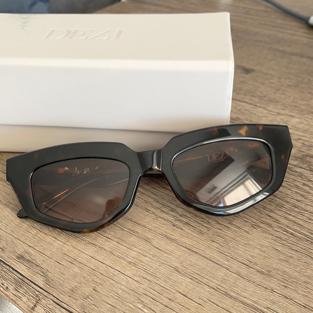 Dezi On Read Sunglasses